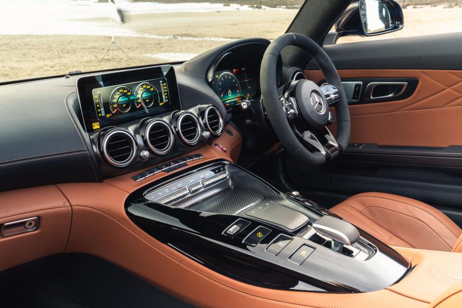 Торпедо Mercedes-AMG GT R Roadster (R190) 2019 года  (UK) (фото 34 из 40)